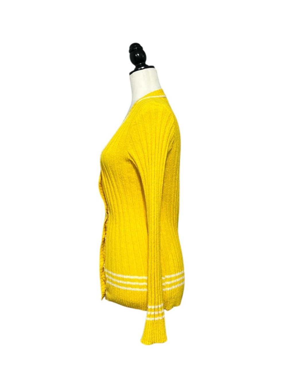HOLT RENFREW Vintage Textured Ribbed Knit Cardigan - Picture 2 of 10
